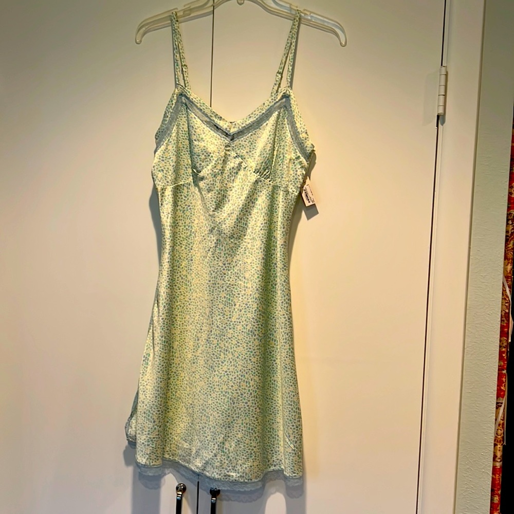 NWT Ambrielle Small slip gown with white back ground with blue and green dots